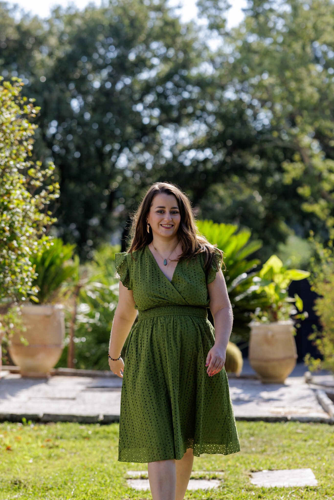 Laure-Hélène Bracoud, praticienne en hypnose, en extérieur